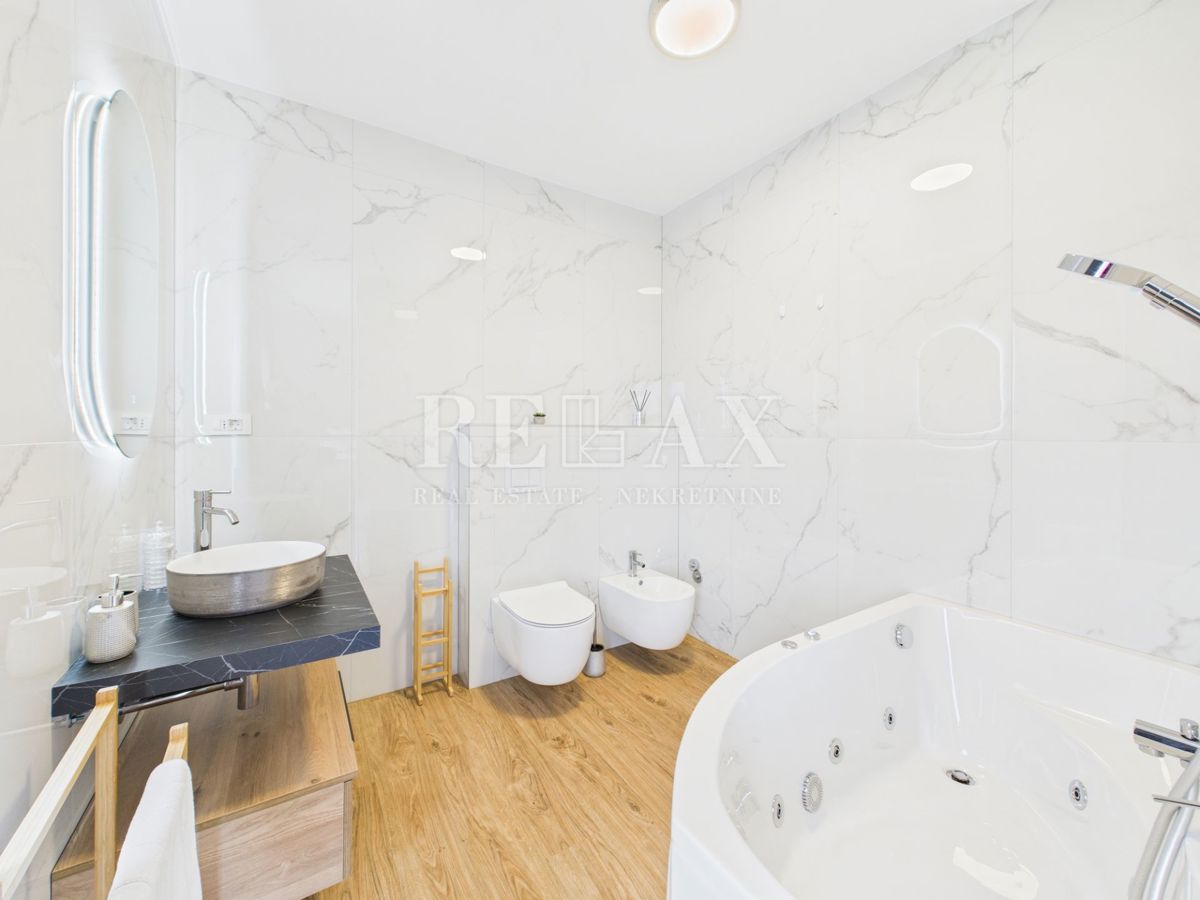 Šmrika - una bellissima villa con piscina e vista sul mare