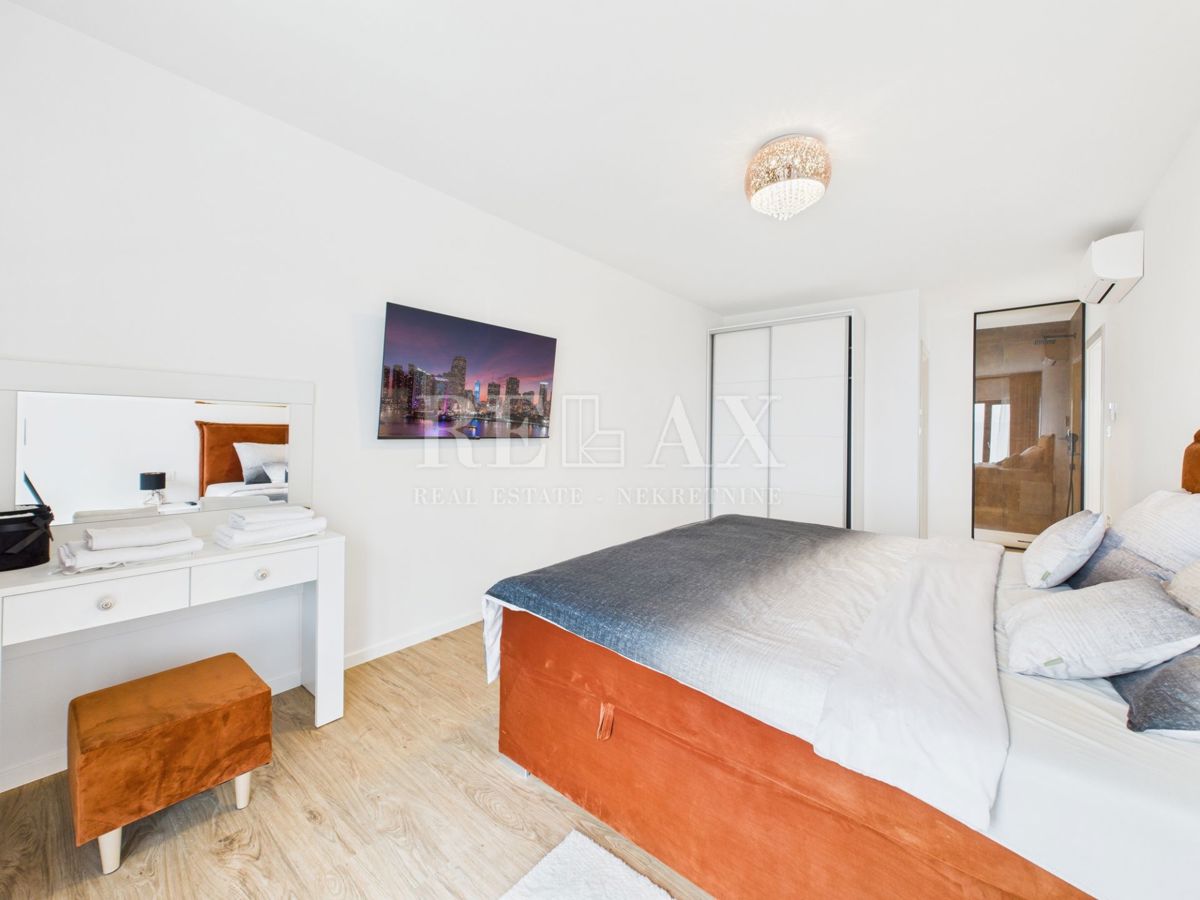 Šmrika - una bellissima villa con piscina e vista sul mare