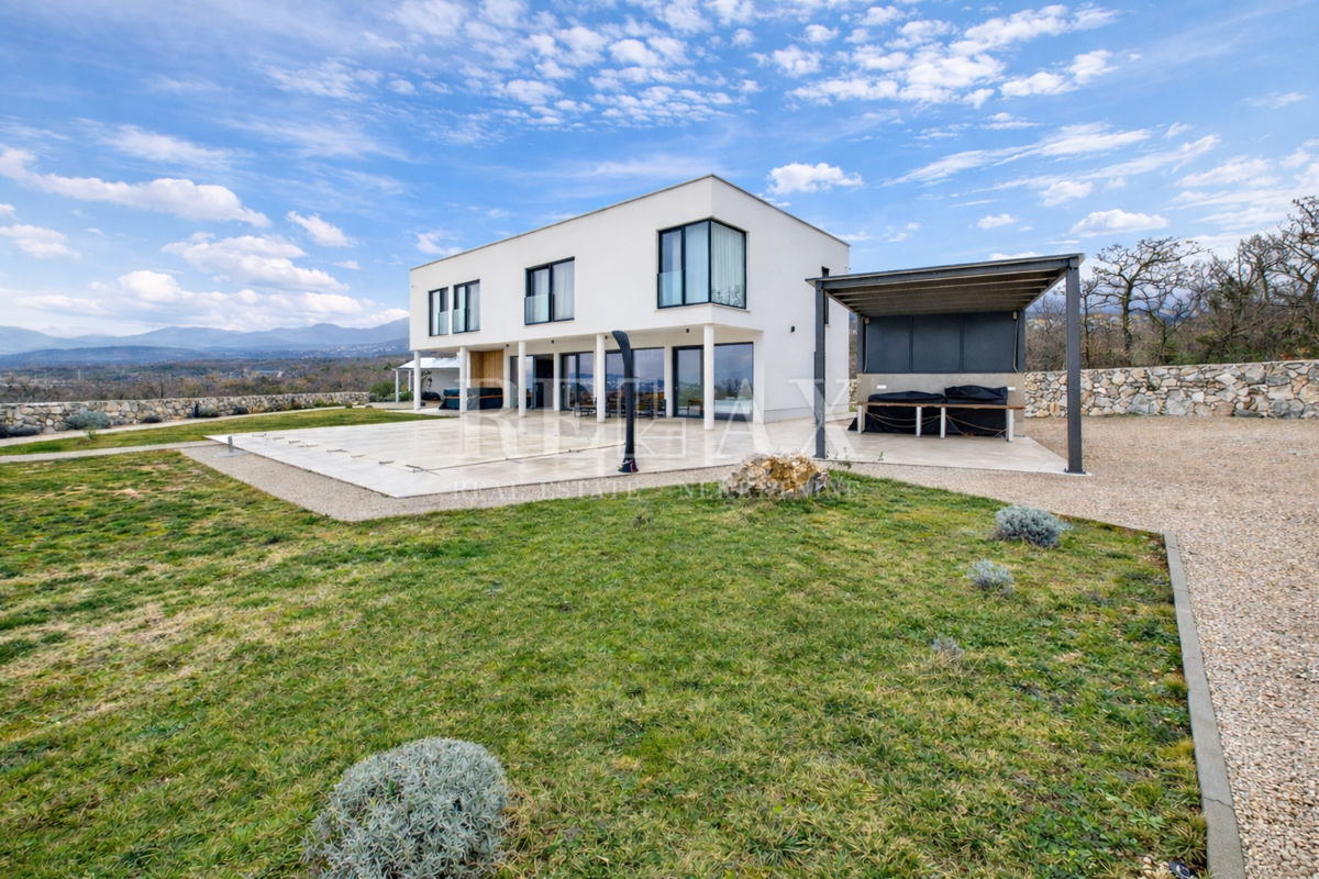 Šmrika - una bellissima villa con piscina e vista sul mare