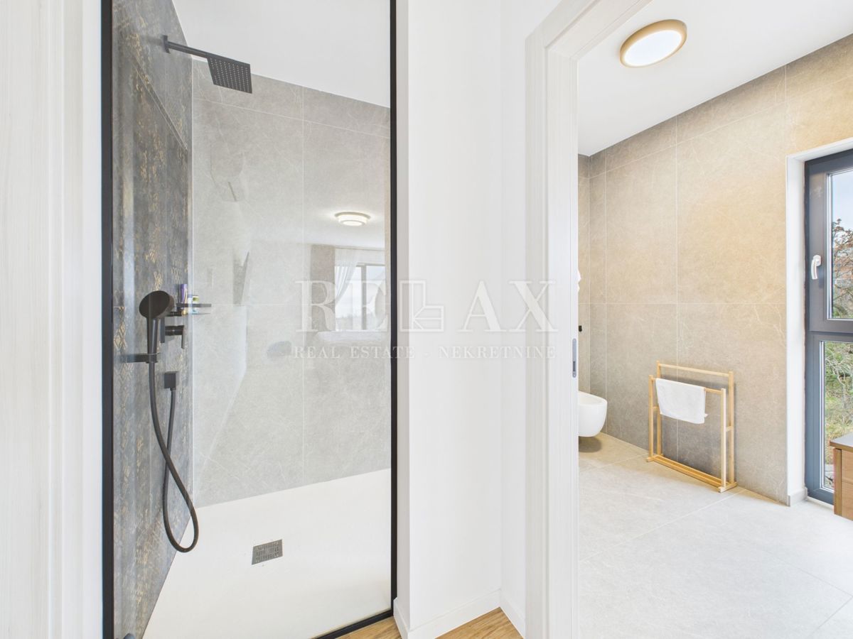 Šmrika - una bellissima villa con piscina e vista sul mare