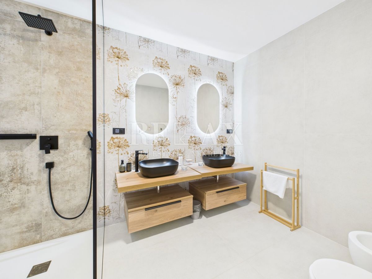 Šmrika - una bellissima villa con piscina e vista sul mare