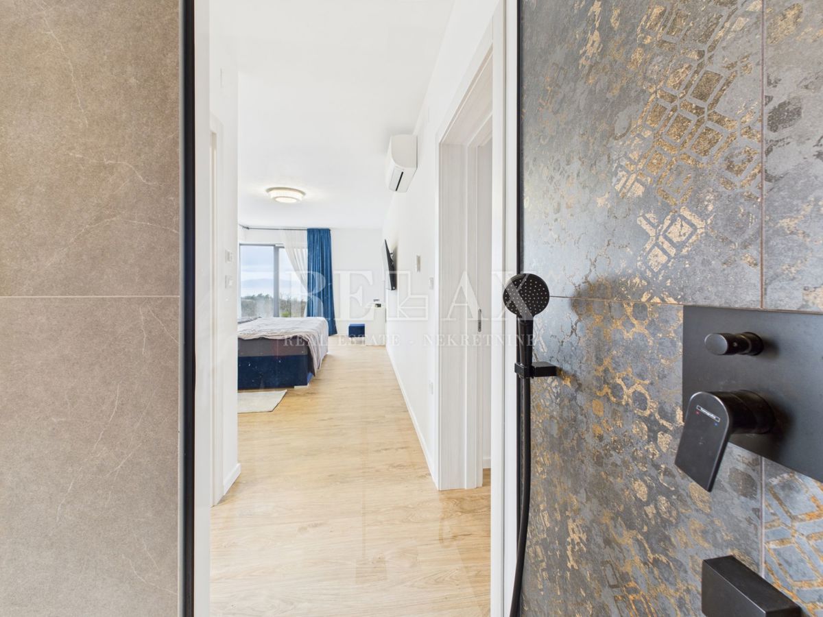 Šmrika - una bellissima villa con piscina e vista sul mare