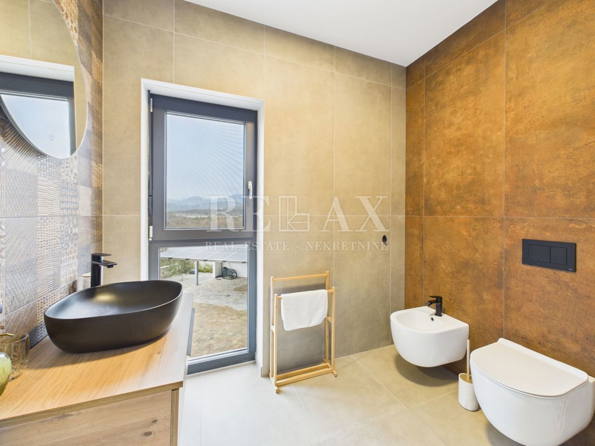 Šmrika - una bellissima villa con piscina e vista sul mare