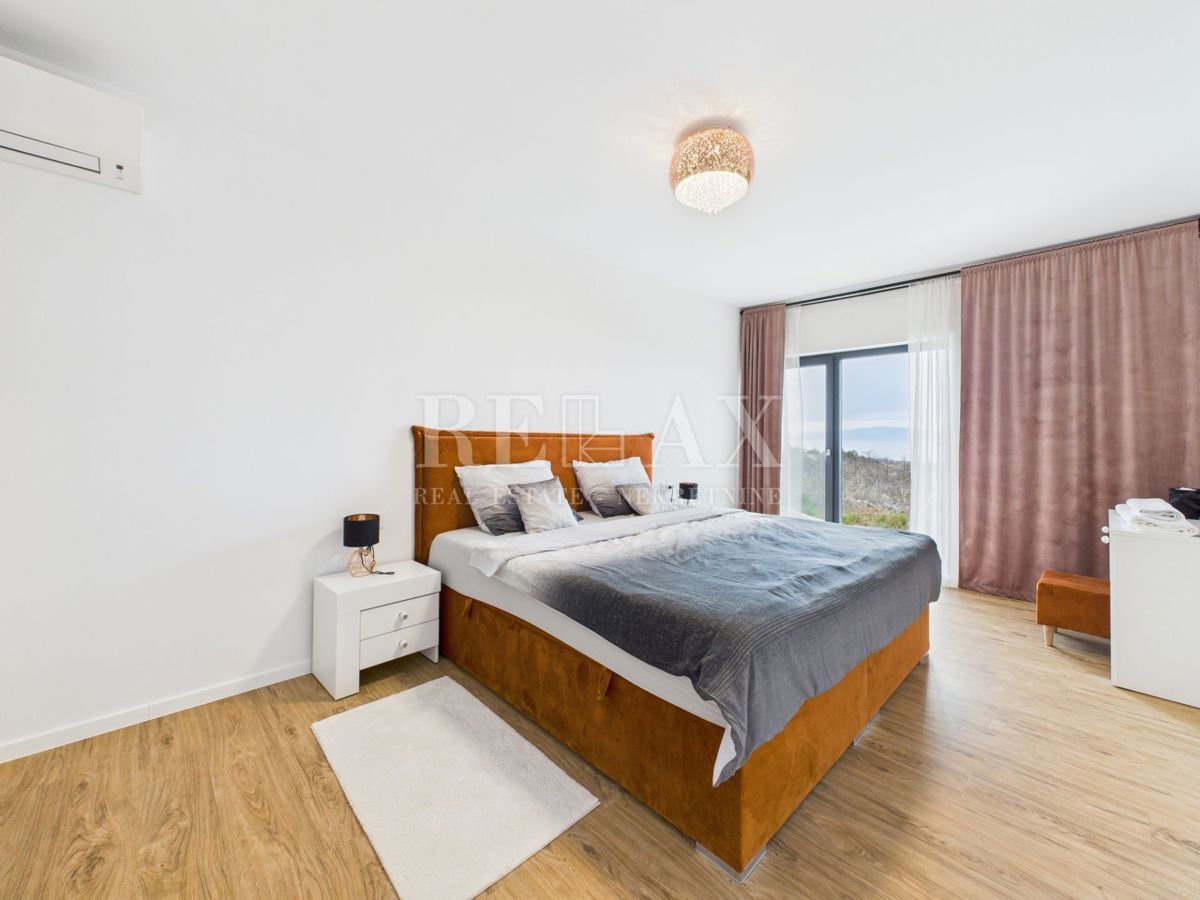 Šmrika - una bellissima villa con piscina e vista sul mare