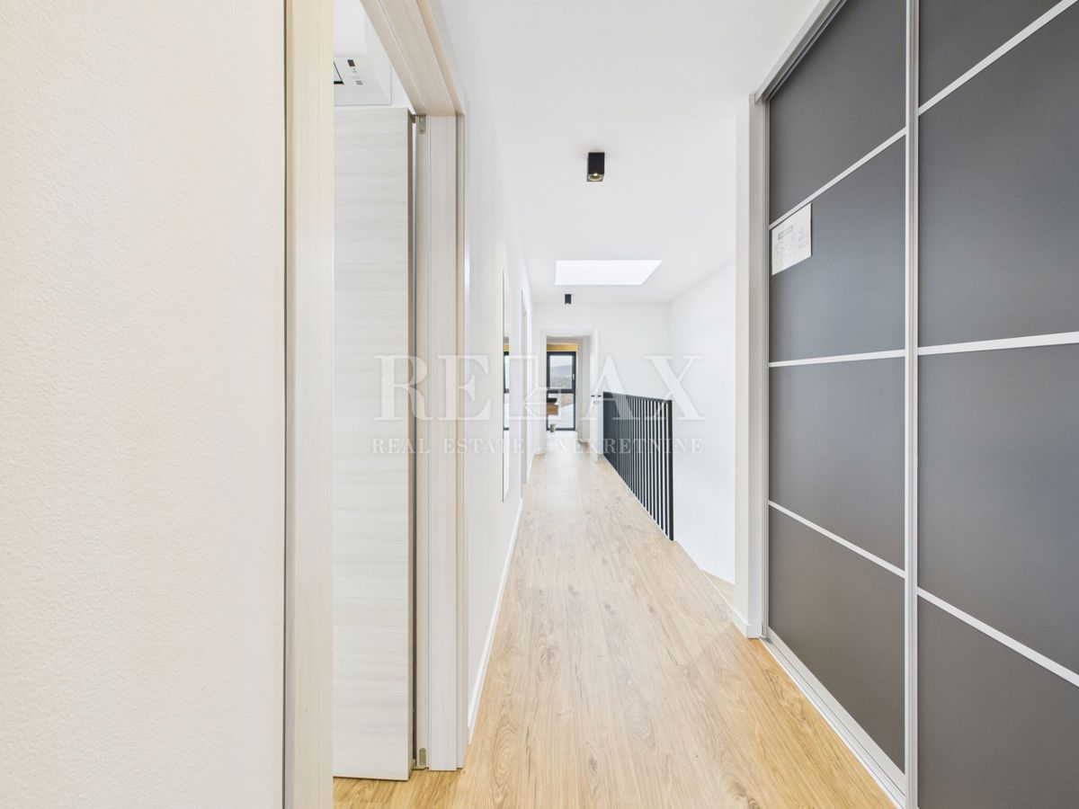 Šmrika - una bellissima villa con piscina e vista sul mare