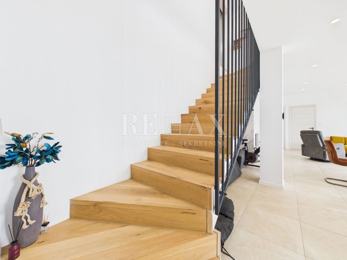 Šmrika - una bellissima villa con piscina e vista sul mare