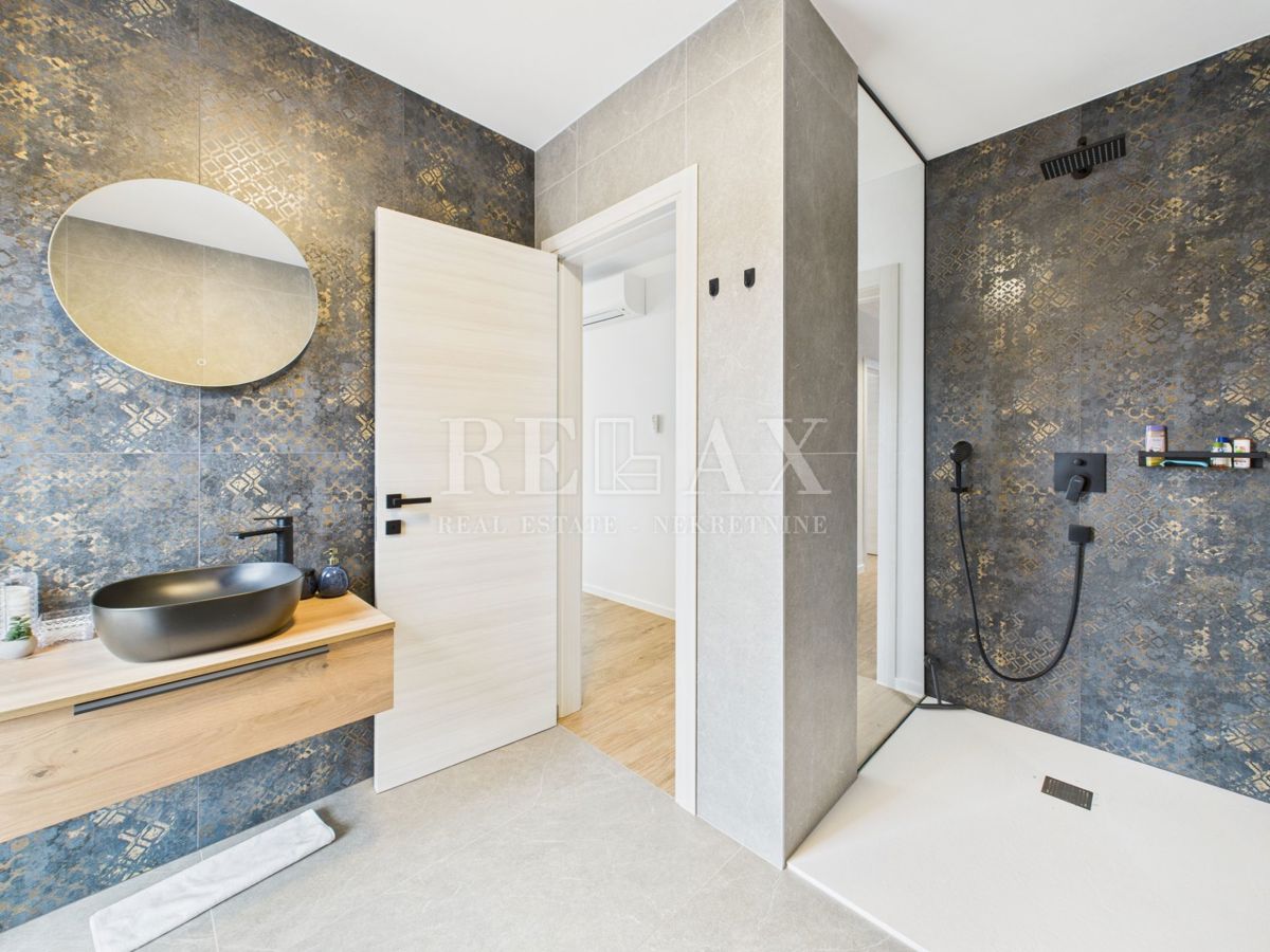 Šmrika - una bellissima villa con piscina e vista sul mare