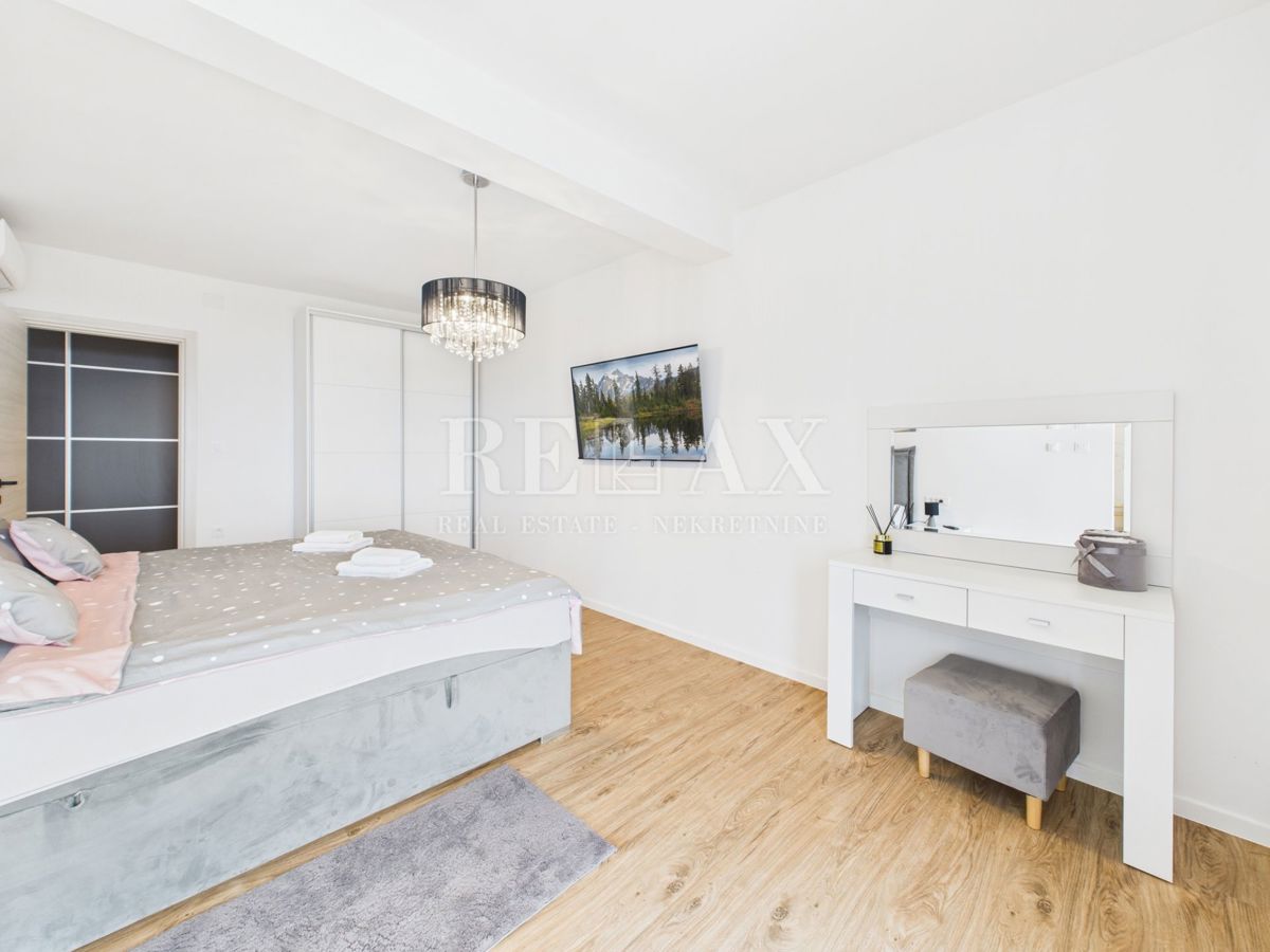 Šmrika - una bellissima villa con piscina e vista sul mare