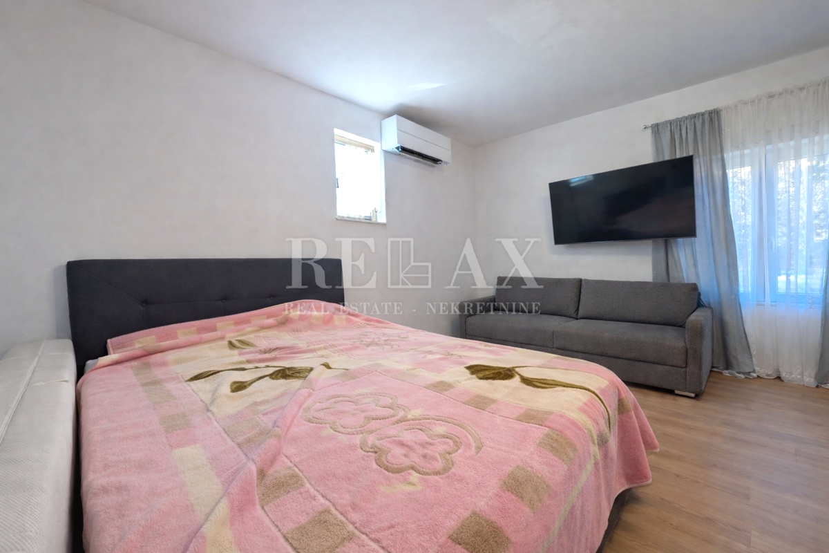 Rijeka, Mihaćeva draga - casa con giardino