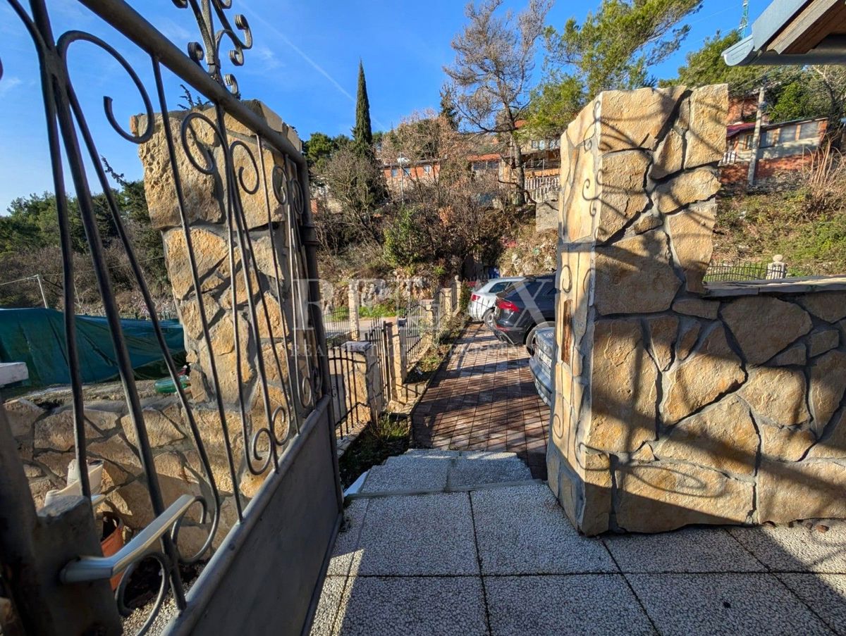 Rijeka, Mihaćeva draga - casa con giardino