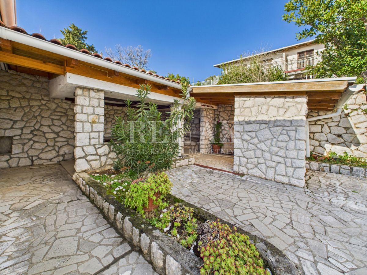 Novi Vinodolski - casa in seconda fila al mare