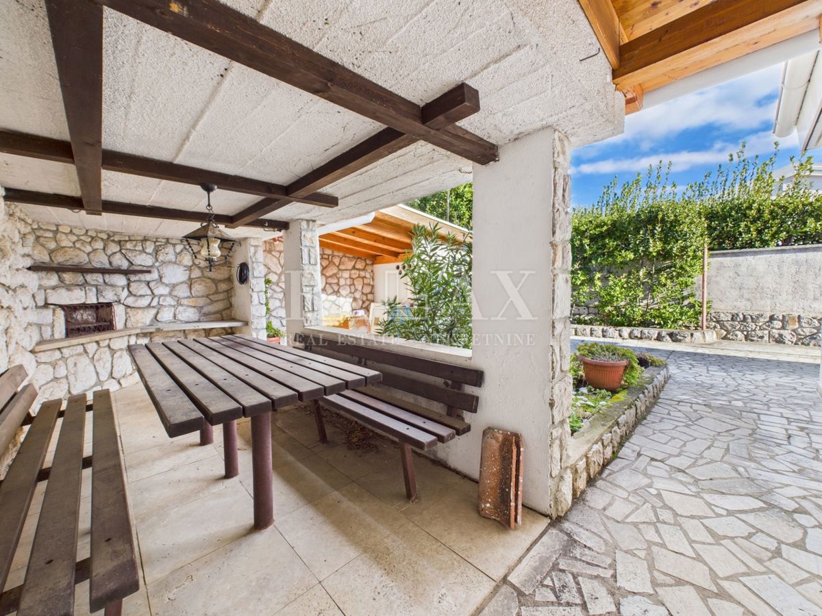 Novi Vinodolski - casa in seconda fila al mare