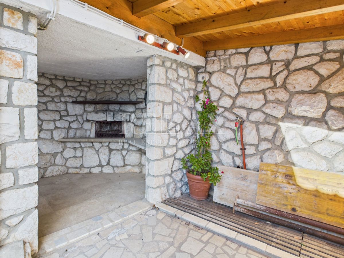 Novi Vinodolski - casa in seconda fila al mare