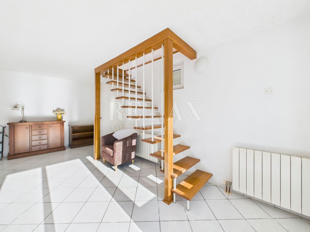 Novi Vinodolski - casa in seconda fila al mare