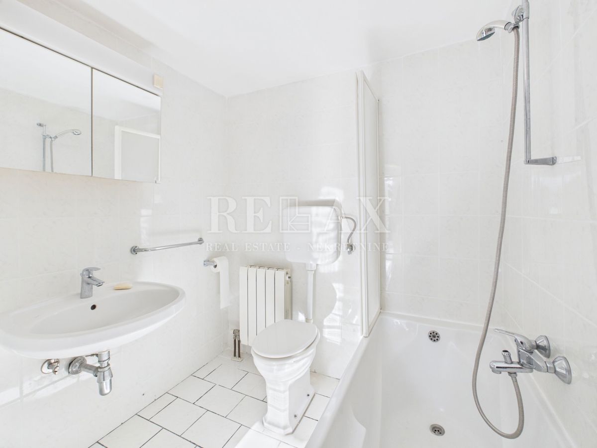 Novi Vinodolski - casa in seconda fila al mare