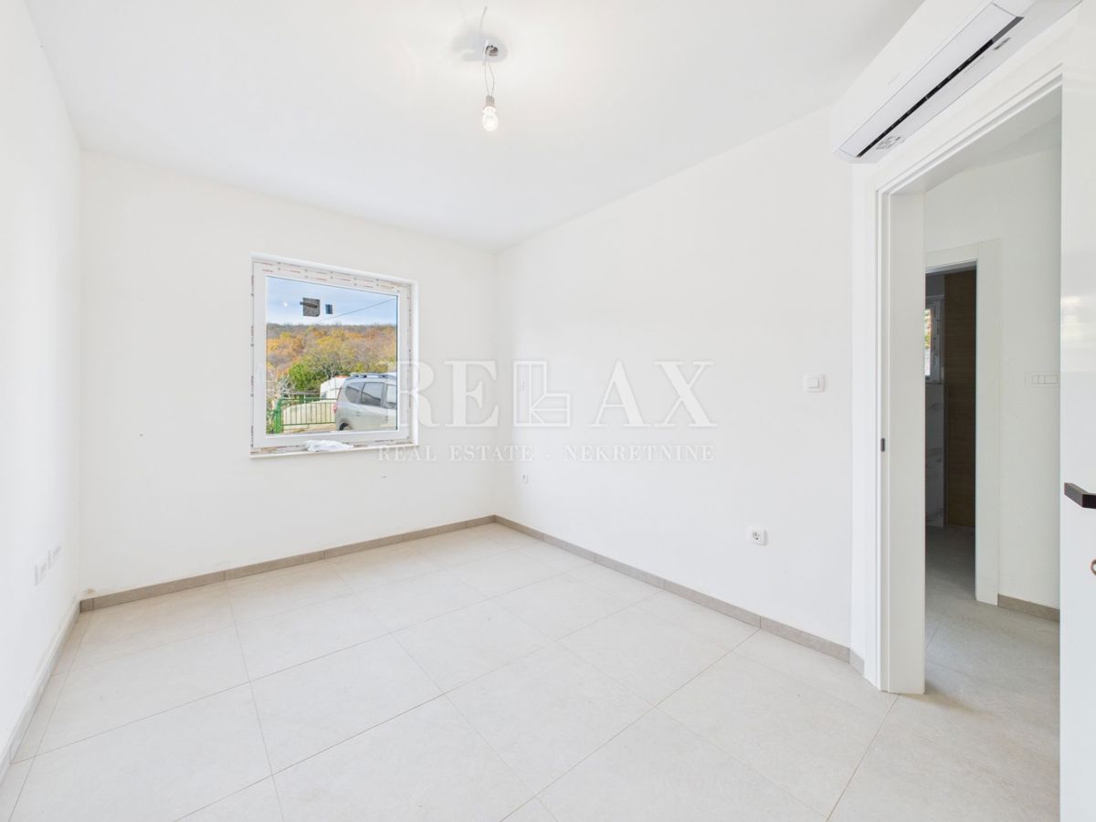 Povile - appartamento in edificio nuovo, parcheggio, giardino