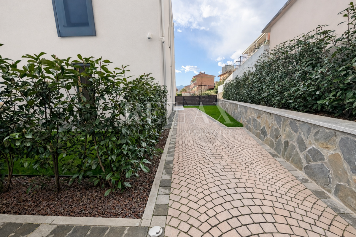 Rijeka, Kantrida - appartamento di lusso con giardino