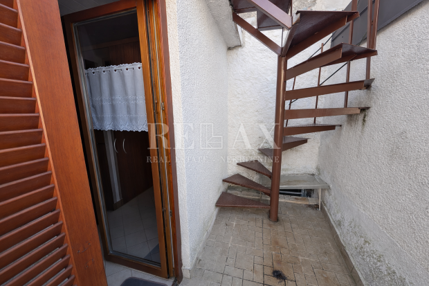 Jablanac - casa nel centro storico a 30 m dal mare