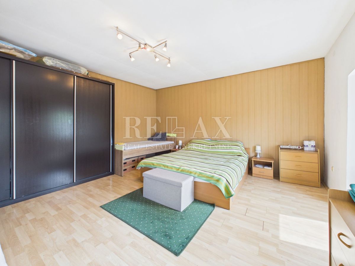 Bribir – Casa in pietra con ampio cortile e terreno