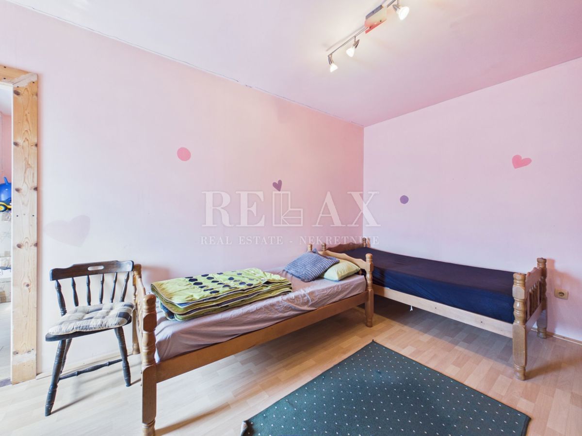 Bribir – Casa in pietra con ampio cortile e terreno