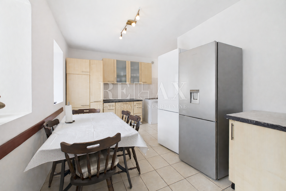 Bribir – Casa in pietra con ampio cortile e terreno