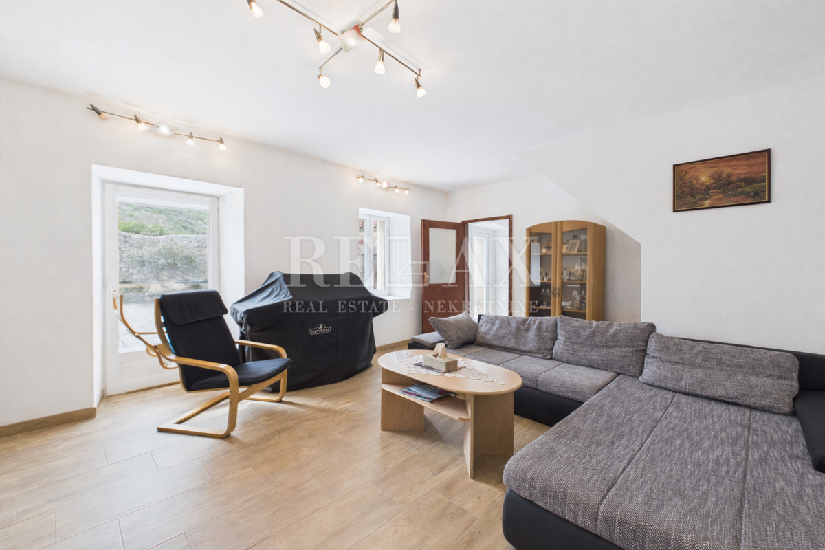 Bribir – Casa in pietra con ampio cortile e terreno