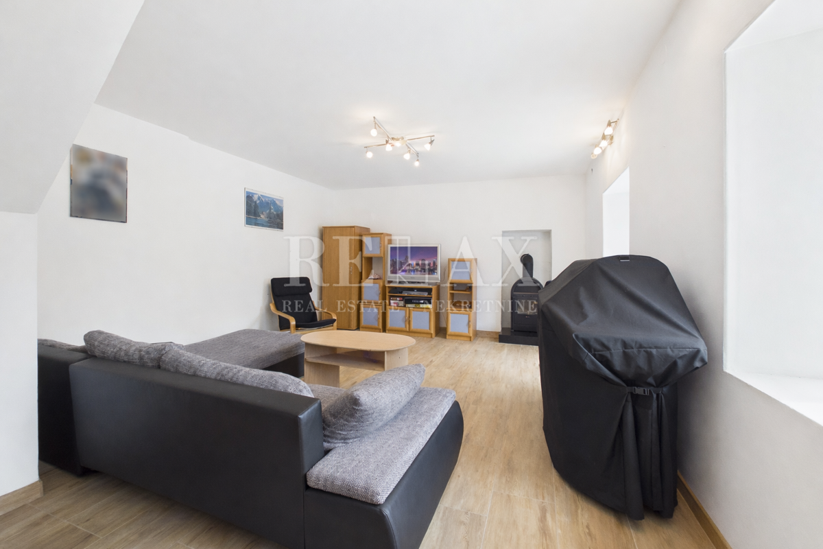 Bribir – Casa in pietra con ampio cortile e terreno