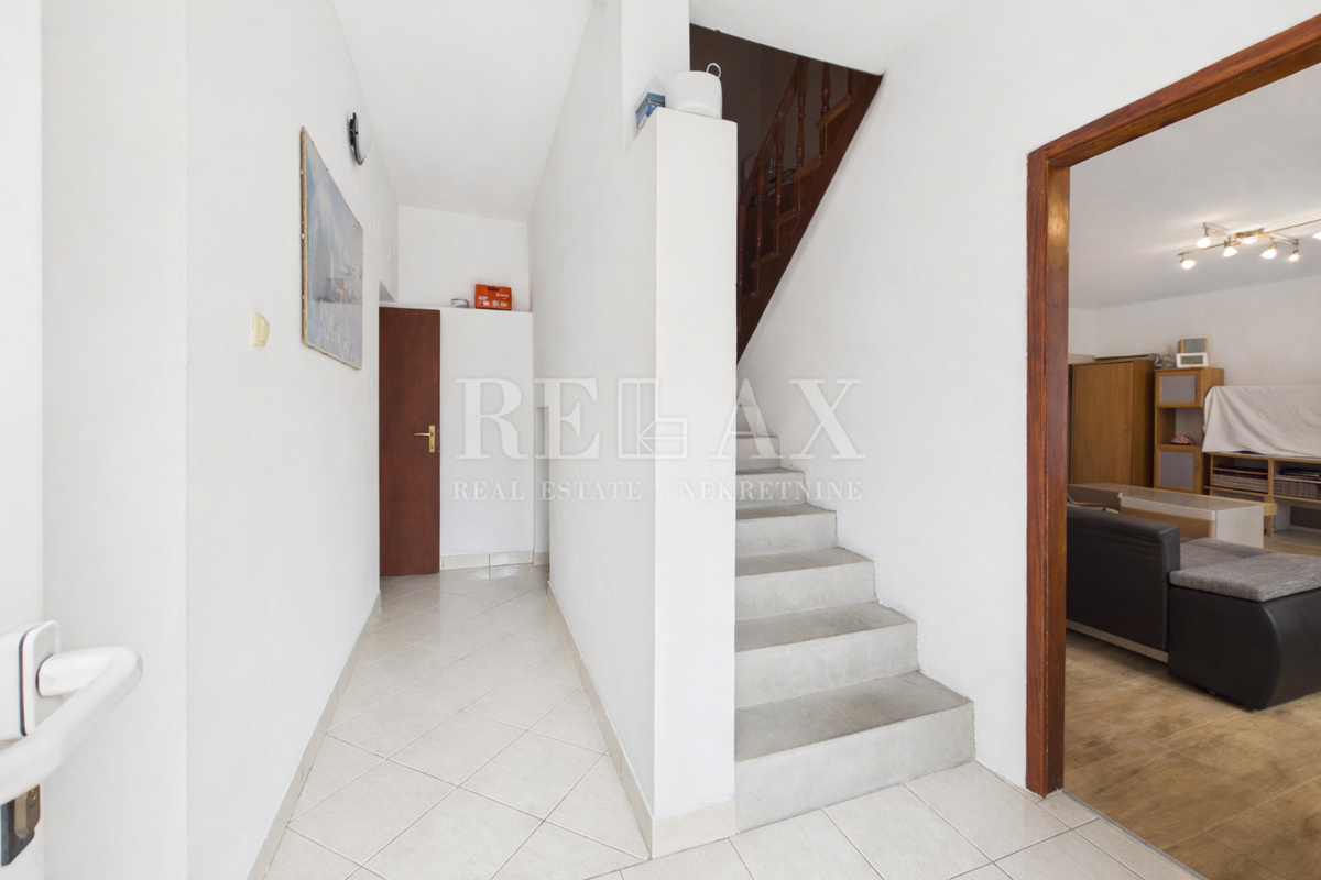 Bribir – Casa in pietra con ampio cortile e terreno