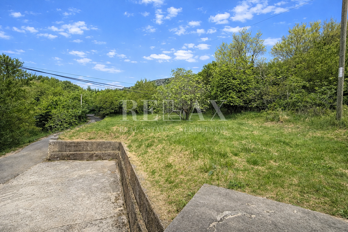 Bribir – Casa in pietra con ampio cortile e terreno