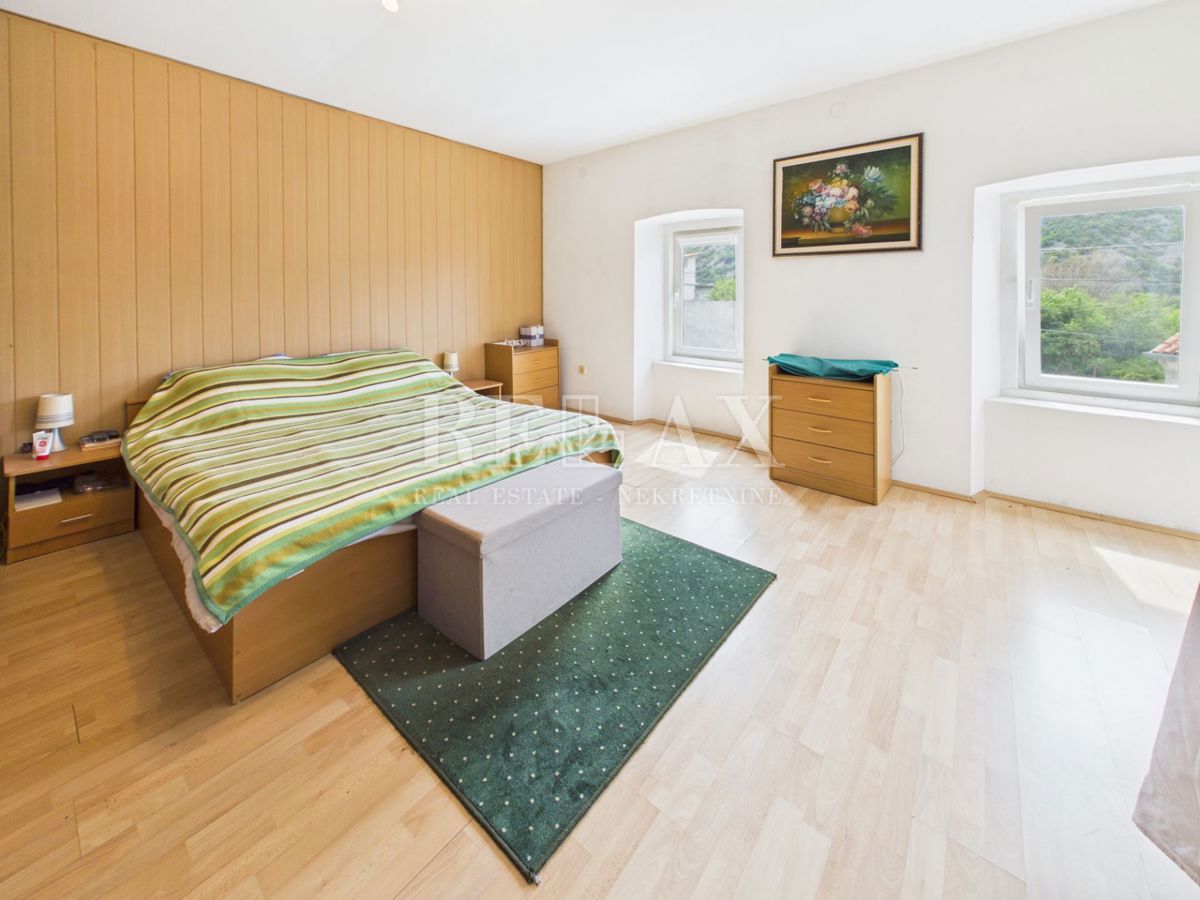 Bribir – Casa in pietra con ampio cortile e terreno