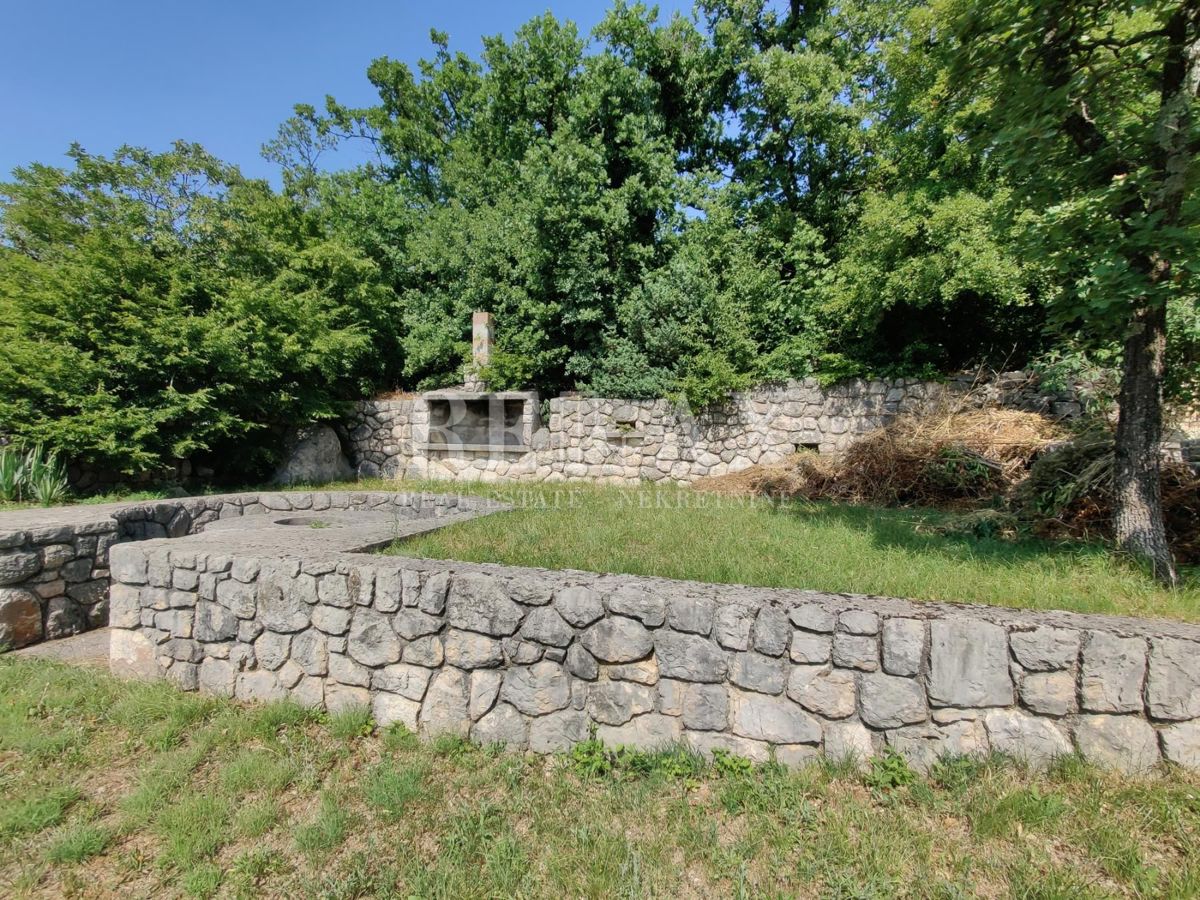 CRIKVENICA, JADRANOVO - Casa con ampio giardino di 2.010 m2