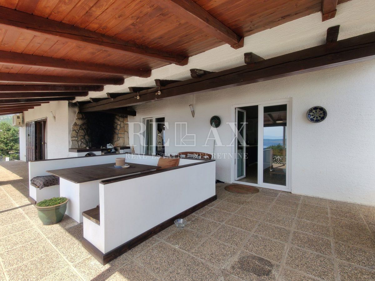 CRIKVENICA, JADRANOVO - Casa con ampio giardino di 2.010 m2
