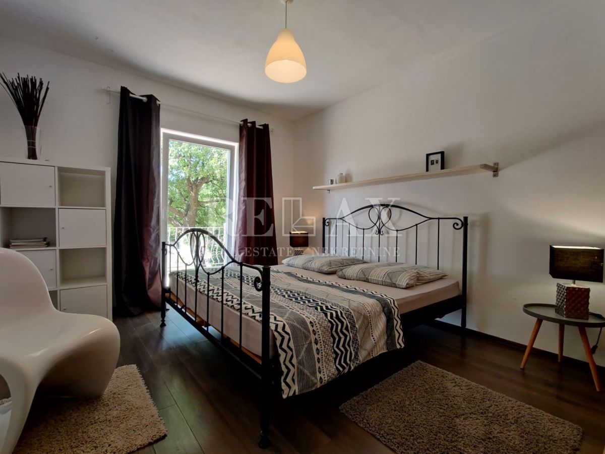 CRIKVENICA, JADRANOVO - Casa con ampio giardino di 2.010 m2