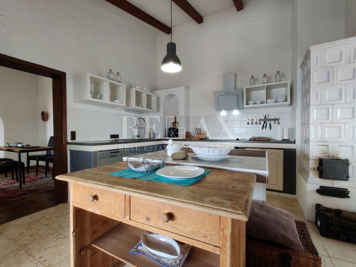 CRIKVENICA, JADRANOVO - Casa con ampio giardino di 2.010 m2