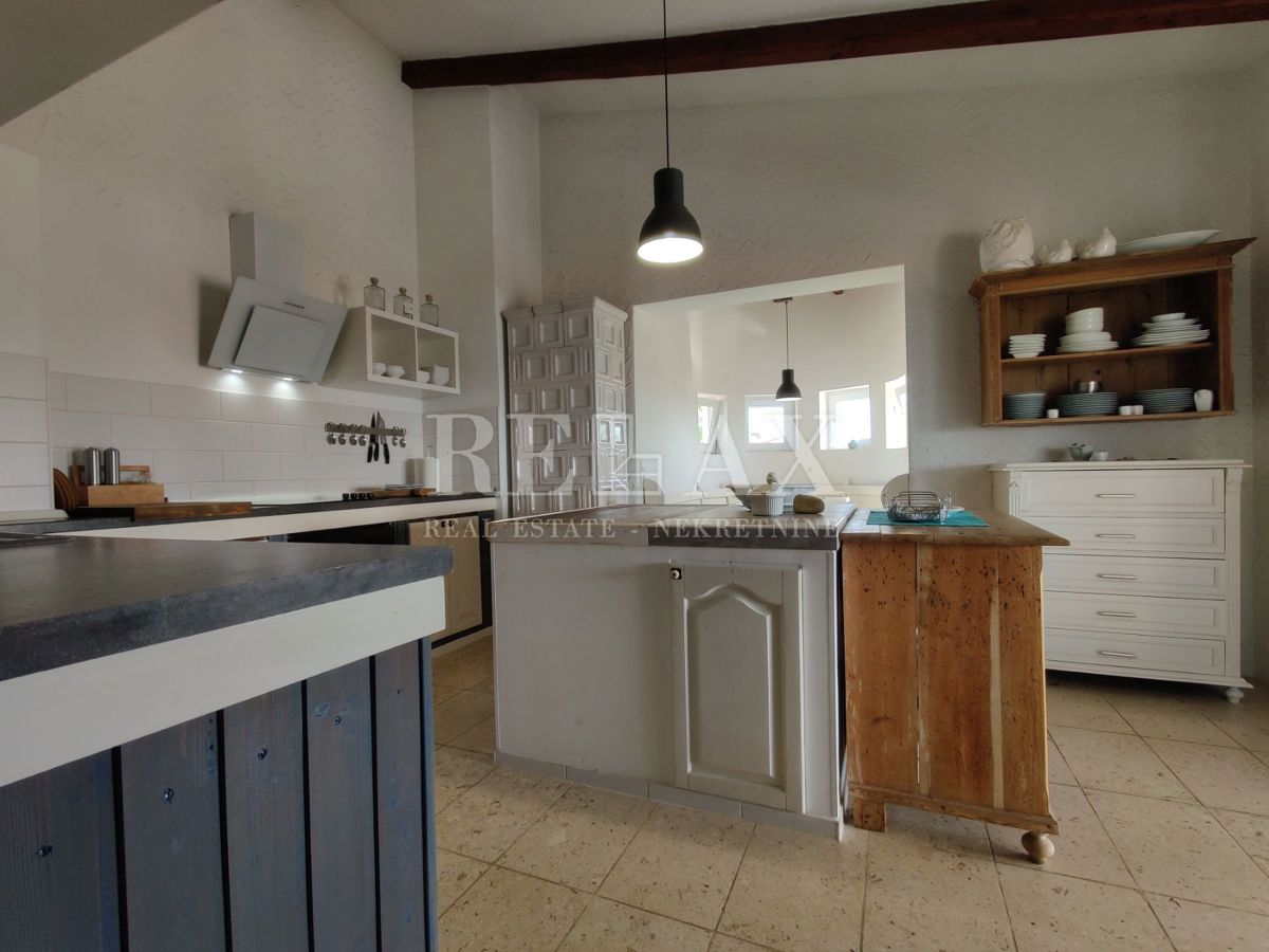CRIKVENICA, JADRANOVO - Casa con ampio giardino di 2.010 m2