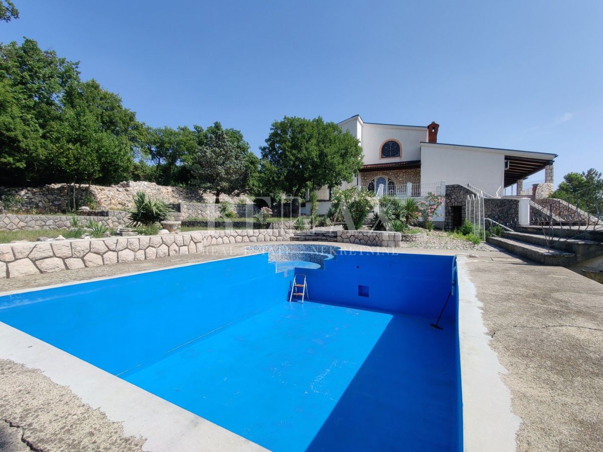 CRIKVENICA, JADRANOVO - Casa con ampio giardino di 2.010 m2