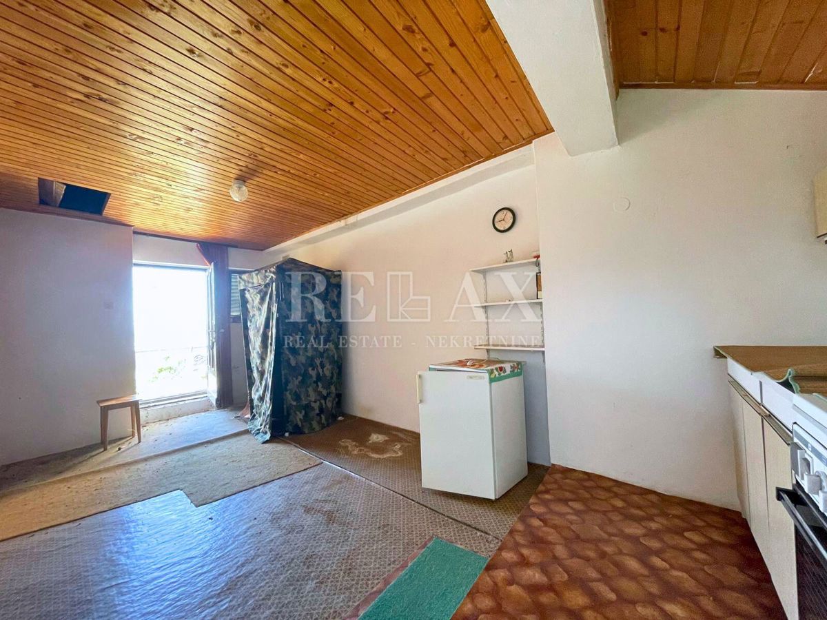 Crikvenica - casa in pietra in fila