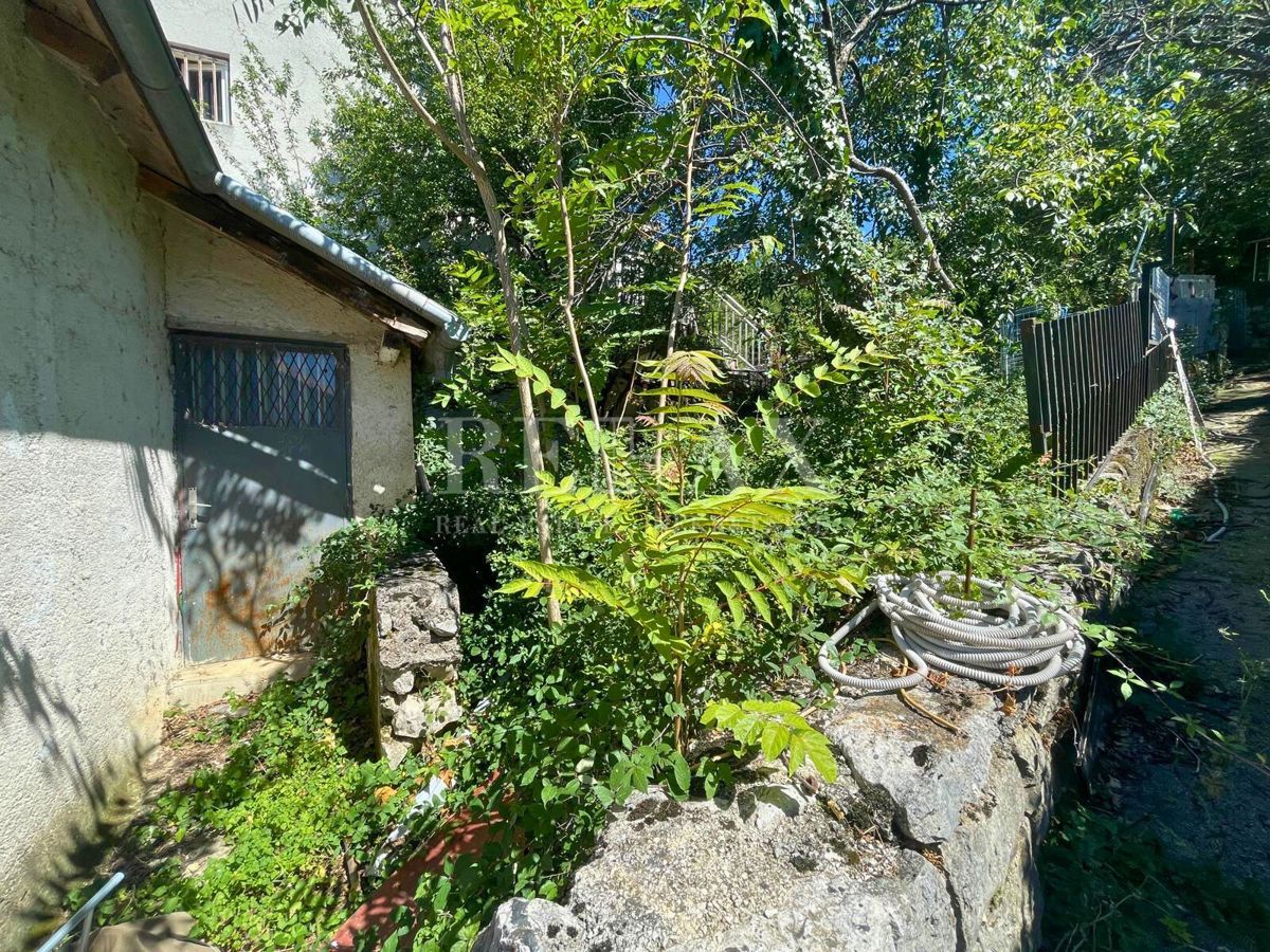 Crikvenica - casa in pietra in fila