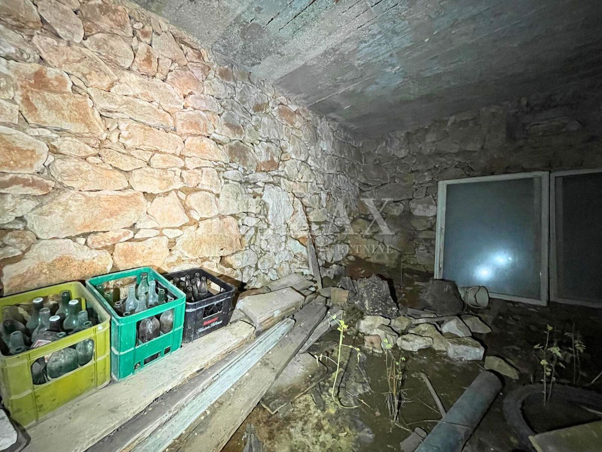 Crikvenica - casa in pietra in fila