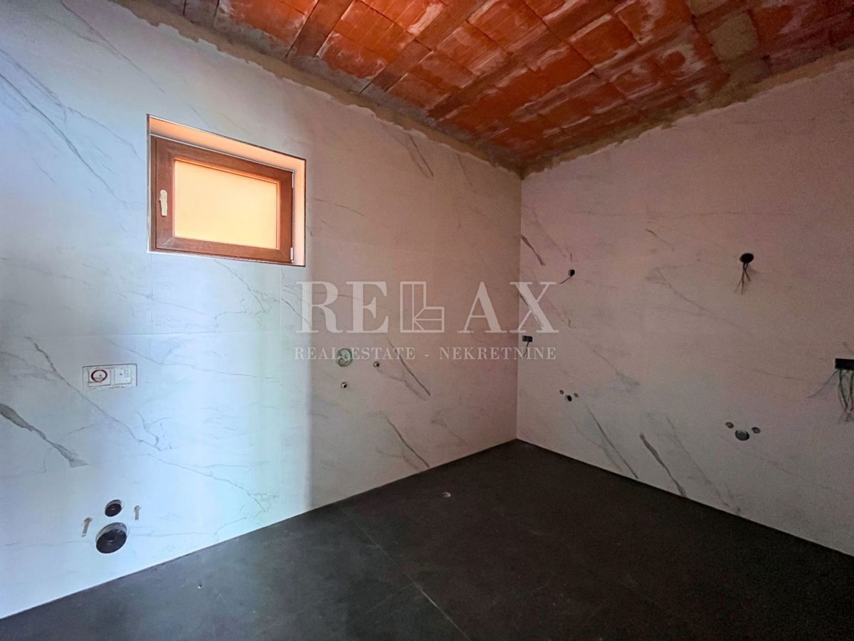 Sibinj Krmpotski - casa in prima fila al mare