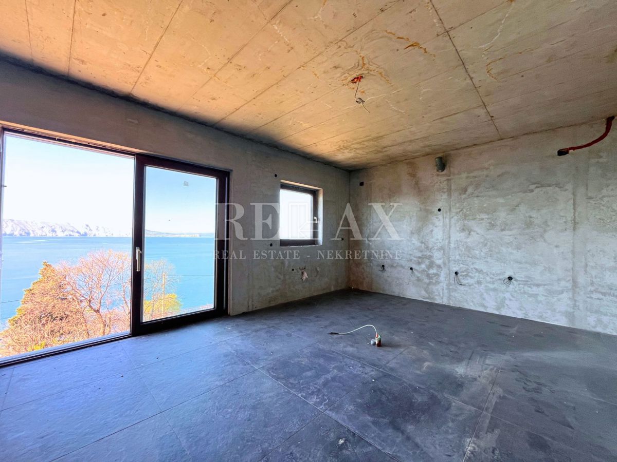 Sibinj Krmpotski - casa in prima fila al mare