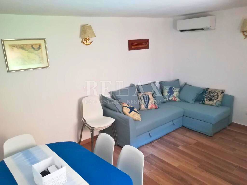 Isola di Krk, Baška - casa in pietra con 2 appartamenti