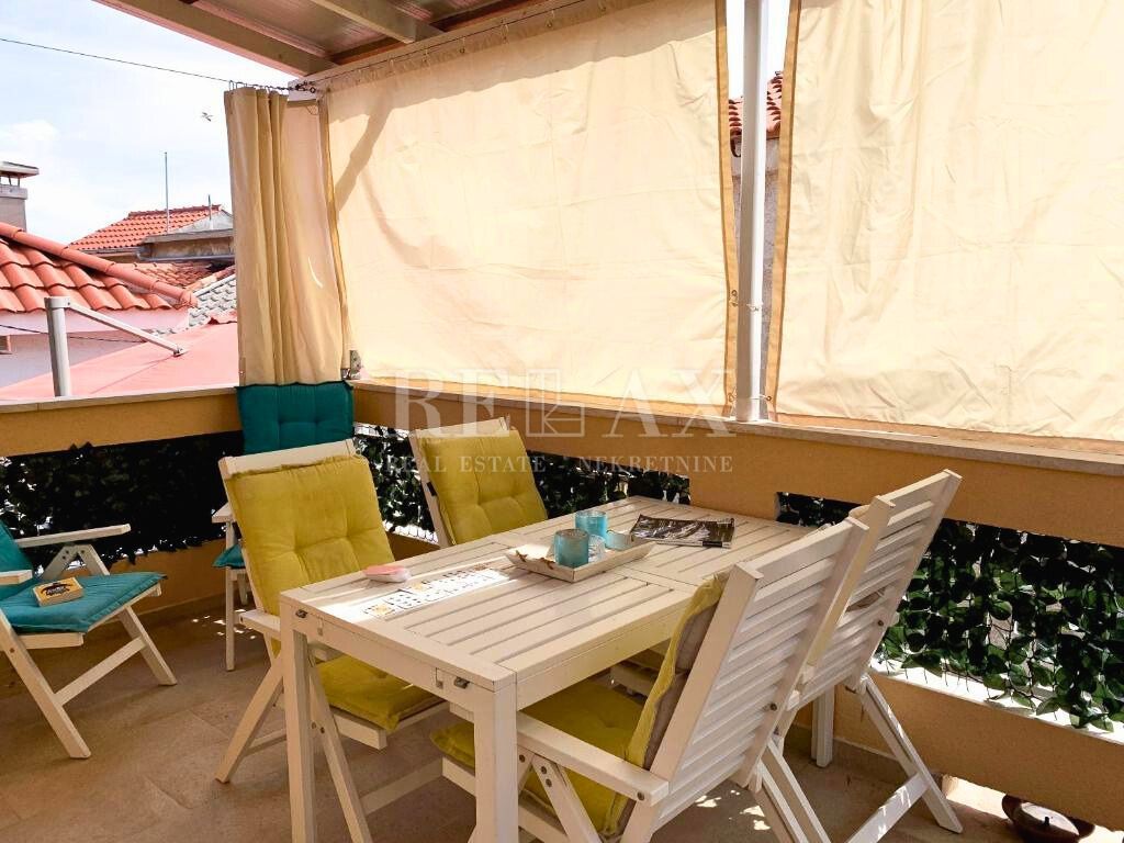 Isola di Krk, Baška - casa in pietra con 2 appartamenti