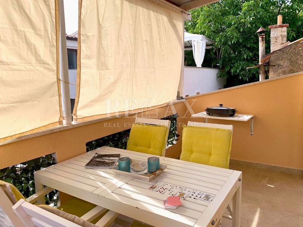 Isola di Krk, Baška - casa in pietra con 2 appartamenti