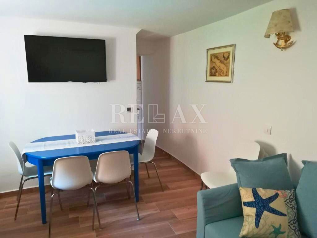 Isola di Krk, Baška - casa in pietra con 2 appartamenti