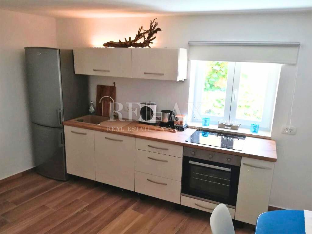 Isola di Krk, Baška - casa in pietra con 2 appartamenti