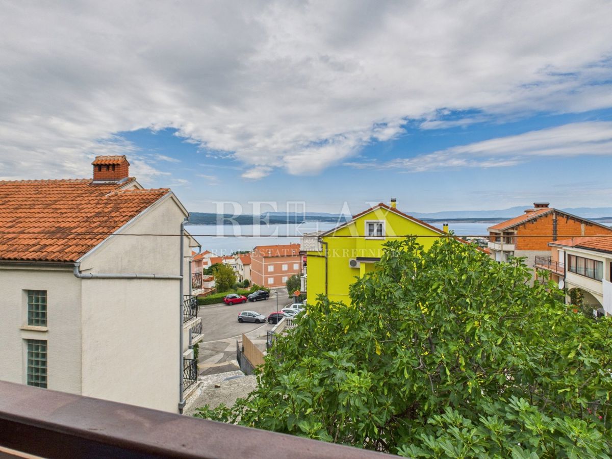 Crikvenica – Appartamento trilocale con garage e mansarda non rifinita