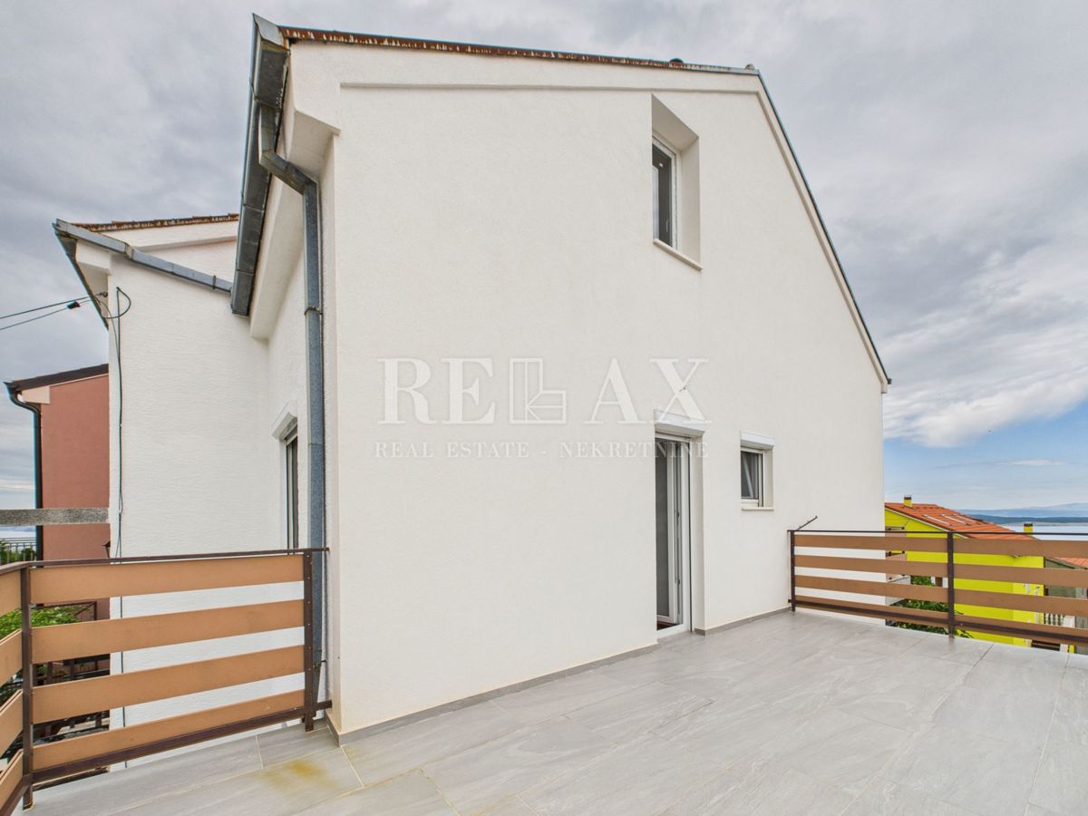 Crikvenica – Appartamento trilocale con garage e mansarda non rifinita