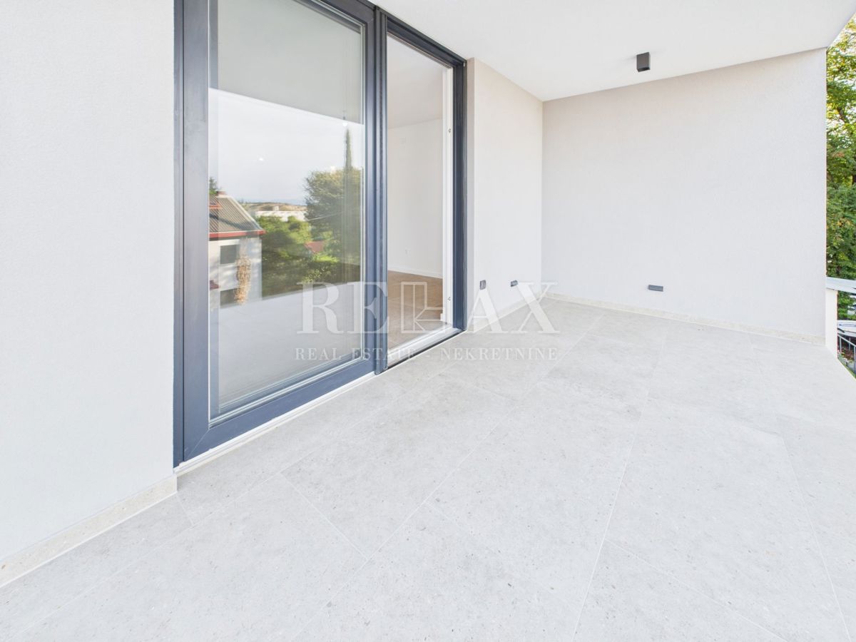 Omišalj - nuovo edificio, a 150 m dalla spiaggia