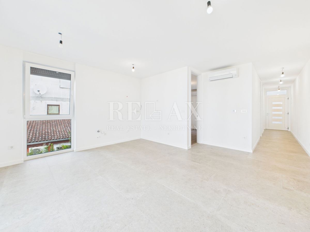 Omišalj - nuovo edificio, a 150 m dalla spiaggia